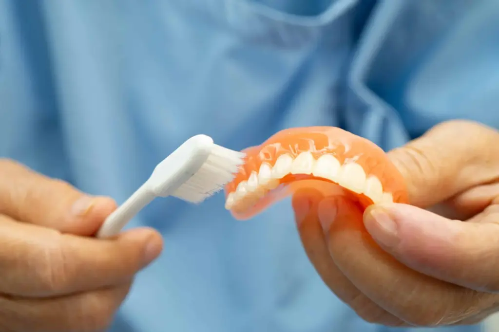 How to Do Dentures Cleaning